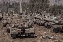 Xe tăng chiến đấu của Israel tập trung tại biên giới Israel-Lebanon ngày 28/9 (Ảnh: Getty)