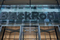 Bảng hiệu ở lối vào chính của trụ sở BlackRock tại Manhattan, New York, Mỹ ngày 24/6/2024. Ảnh: Getty.