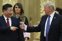 Chủ tịch Trung Quốc Tập Cận Bình và Tổng thống Mỹ Donald Trump tại tiệc tối cấp nhà nước ở Đại lễ đường Nhân dân, Bắc Kinh, Trung Quốc, ngày 9/11/2017. Ảnh: Getty.