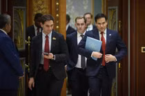 Ngoại trưởng Mỹ Marco Rubio (phải) trong cuộc gặp quan chức Ukraine ở Arab Saudi ngày 11/3. Ảnh: Getty.