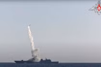 Tên lửa vượt âm Zircon của Nga tiêu diệt gọn mục tiêu với vận tốc Mach 7 (Ảnh: Reuters)