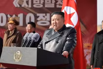 Lãnh đạo Triều Tiên Kim Jong-un phát biểu trong lễ khởi công Bệnh viện quận Kangdong ở Triều Tiên vào ngày 6/2. Ảnh: Reuters.