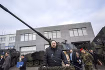 Chủ tịch Quốc hội Ukraine Ruslan Stefanchuk tại trường pháo binh Bundeswehr, Idar-Oberstein, Đức, ngày 12/10. Ảnh: Getty.