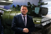 Ông Valerii Zaluzhnyi, cựu Tổng tư lệnh Ukraine, tại Bảo tàng xe tăng ở Bovington, Dorset, Anh vào ngày 3/4. Ảnh: Getty.