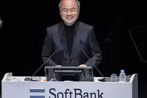 Masayoshi Son, chủ tịch kiêm giám đốc điều hành của SoftBank Group Corp., phát biểu trong cuộc họp đại hội đồng thường niên của công ty tại Tokyo, Nhật Bản, ngày 27/6. Ảnh: Bloomberg.