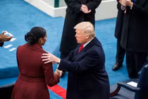 Bà Michelle Obama và Tổng thống đắc cử Mỹ Donald Trump. Ảnh: NBC.