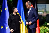 Tổng thống Ukraine Volodymyr Zelensky và Thủ tướng Đức Friedrich Merz tại Berlin hôm 13/8. Ảnh: NYTimes.