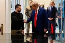 Cựu Tổng thống Mỹ Donald Trump gặp Tổng thống Ukraine Volodymyr Zelensky tại New York (Ảnh: Getty)