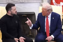 Tổng thống Mỹ Donald Trump và Tổng thống Ukraine Volodymyr Zelensky trong cuộc trao đổi căng thẳng tại Nhà Trắng. Ảnh: Getty.