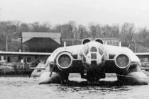 VVA-14 có thể cất cánh thẳng đứng từ cả mặt nước lẫn mặt đất (Ảnh: CNN)