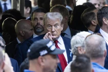 Cựu Tổng thống Mỹ Donald Trump an toàn sau vụ ám sát hụt (Ảnh: Getty)