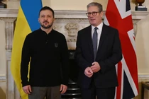 Thủ tướng Anh Keir Starmer và Tổng thống Ukraine Volodymyr Zelensky trong cuộc gặp ở London (Ảnh: Getty)
