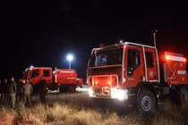 Các quan chức Gruzia tại hiện trường vụ rơi máy bay vận tải C-130 của Không quân Thổ Nhĩ Kỳ. Ảnh: Getty.