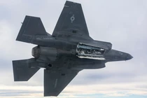 Chuyến bay đầu tiên của F-35B với tên lửa không đối không Meteor. Ảnh: MW.