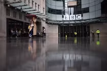 Tổng giám đốc điều hành của BBC News đã từ chức vì cáo buộc hãng tin này đã biên tập sai lệch bài phát biểu của Tổng thống Mỹ Donald Trump. Ảnh: AFP.