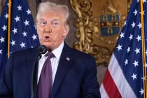 Tổng thống đắc cử Mỹ Donald Trump phát biểu trong một cuộc họp báo. Ảnh: Getty.