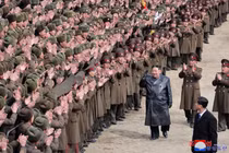 Nhà lãnh đạo Triều Tiên Kim Jong-un tại Học viện quân sự Kang Kon ở Bình Nhưỡng vào ngày 25/2. Ảnh: KCNA.