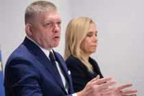 Thủ tướng Slovakia Robert Fico phát biểu với giới truyền thông tại Brussels, Bỉ vào ngày 9/1. Ảnh: Getty.