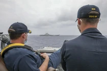 Quân đội Mỹ và Trung Quốc vẫn duy trì các kênh liên lạc để tránh tính toán sai lầm (Ảnh: US Navy)