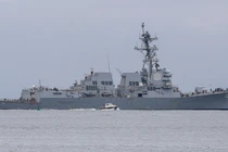 Một tàu khu trục tên lửa của Hải quân Mỹ đang trên đường đến vùng Caribe trong bối cảnh căng thẳng với Venezuela. Ảnh: Getty.