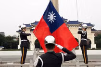 Giới quan sát Trung Quốc cho rằng phát ngôn của ông Campbell phù hợp với quan điểm Mỹ áp dụng với Đài Loan (Ảnh: EPA)