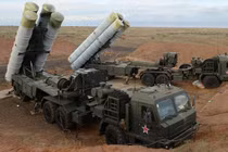 Bệ phóng tên lửa đất đối không thuộc hệ thống S-400. Ảnh: MW.