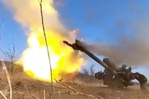 Các chuyên gia quốc phòng cho rằng phương Tây nên nhắm vào các vật liệu và linh kiện quan trọng cần thiết cho pháo binh Nga (Ảnh: Business Insider)