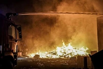 Các cuộc tấn công ở Ukraine khiến hỏa hoạn xảy ra ở nhiều cơ sở. Ảnh: RT.