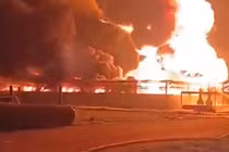 Hình ảnh một vụ tấn công cơ sở dầu khí của Nga do Ukraine thực hiện. Ảnh: RT.