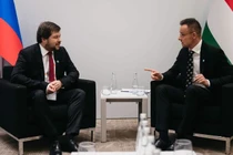 Thứ trưởng thứ nhất Bộ Năng lượng Nga Pavel Sorokin và Ngoại trưởng Hungary Peter Szijjarto. Ảnh: Sputnik.