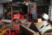 Sóng bão Ragasa đã phá hủy một nhà hàng ở Tseung Kwan O. Ảnh: SCMP.