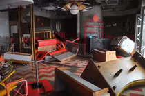 Sóng bão Ragasa đã phá hủy một nhà hàng ở Tseung Kwan O. Ảnh: SCMP.