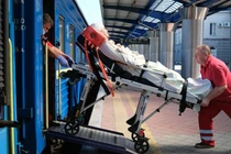 Bên trong "bệnh viện di động" cứu mạng binh sĩ Ukraine trên tiền tuyến