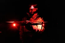 Quân đội Ukraine học cách điều khiển máy bay không người lái vào ban đêm bằng cách sử dụng tầm nhìn nhiệt. Ảnh: Getty.