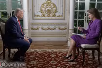 Người dẫn chương trình CBS Norah O'Donnell phỏng vấn Tổng thống Mỹ Donald Trump cho chương trình "60 Minutes" phát sóng ngày 2/11. Ảnh: Getty.