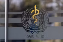 Logo của Tổ chức Y tế Thế (WHO) giới được nhìn thấy tại trụ sở của tổ chức ở Geneva, Thụy Sĩ, ngày 28/1. Ảnh: Reuters.