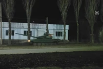 Xe tăng Nga di chuyển ở Donetsk (Ảnh cắt từ clip)