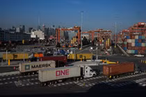 Các container tại Cảng Vancouver ở Canada vào tháng trước. Ảnh: Getty.