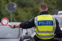 Chính quyền Đức đang siết chặt các biện pháp kiểm soát dòng người di cư đến nước này (Ảnh: Getty)