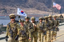 Thông tin Mỹ xem xét rút binh sĩ khỏi Hàn Quốc có thể khiến một số đồng minh trong khu vực quan ngại. Ảnh: WSJ.