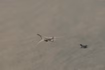 Máy bay ném bom Tu-160 của Nga được hộ tống bởi một chiếc Su-30SM (Ảnh: RT)