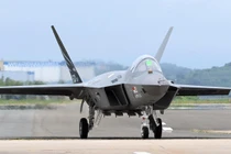Chiến đấu cơ KF-21 của Hàn Quốc tại trụ sở của Korea Aerospace Industries ở Sacheon (Ảnh: EPA)