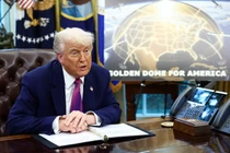 Tổng thống Mỹ Donald Trump đưa ra thông báo về lá chắn phòng thủ tên lửa Golden Dome tại Phòng Bầu dục của Nhà Trắng ở Washington, D.C., Mỹ ngày 20/5. Ảnh: Reuters.
