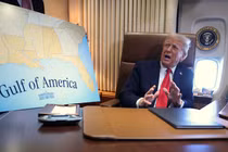 Donald Trump trả lời phỏng vấn báo chí trên chiếc Không lực Một ngày 9/2. Ảnh: Reuters.