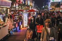 Hoạt động chi tiêu tiêu dùng của người dân Trung Quốc tăng trưởng ấn tượng trong tháng 2/2023 (Ảnh: SCMP)