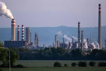 Nhà máy lọc dầu lớn nhất Slovakia Slovnaft ở Bratislava, Slovakia (Ảnh: Getty)