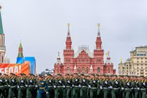 Các binh sĩ diễu hành trong Ngày Chiến thắng trên Quảng trường Đỏ ở Moscow vào ngày 9/5/2024. Ảnh: Getty.