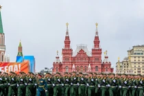 Các binh sĩ diễu hành trong Ngày Chiến thắng trên Quảng trường Đỏ ở Moscow vào ngày 9/5/2024. Ảnh: Getty.