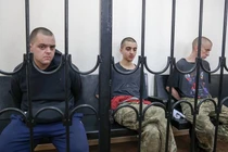 Các lính tình nguyện trong phiên tòa tại Cộng hòa Nhân dân Donetsk tự xưng hôm 9/6 (Ảnh: Tass).