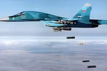 Chiến đấu cơ Su-34 trong một nhiệm vụ ném bom. Ảnh: MW.